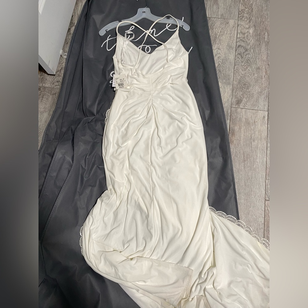 White wedding dress size 4 never worn with tags